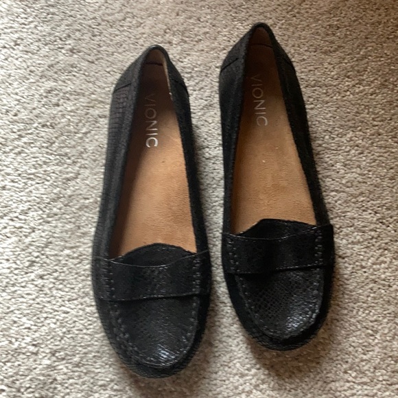 Vionic Shoes - VIONIC Chill Larrun Loafers in Black Snake Size 6